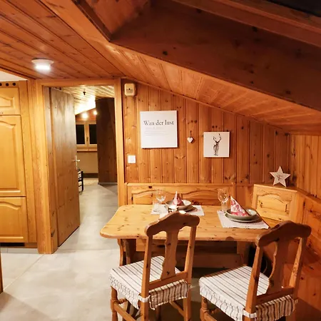 アパート Ferienwohnung In Perfekter Lage In Der Surselva *